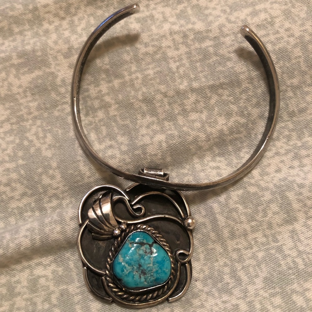 Silver bracelet with turquoise accent